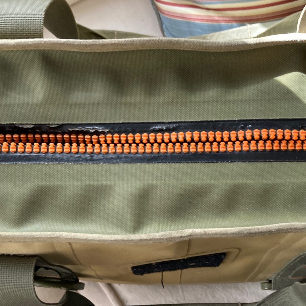 YETI Hopper 20 broken Zipper - Picture 8 of 13
